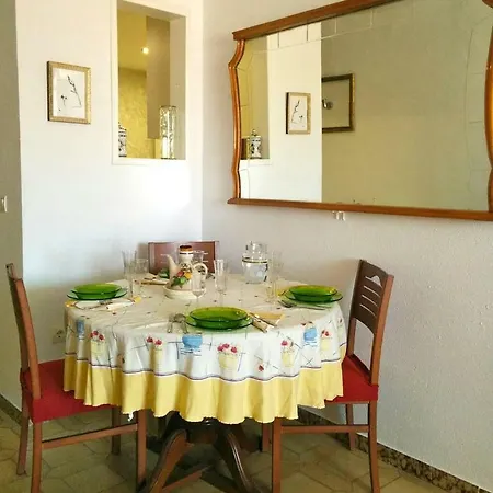 Cozy Near To Beach, 5 Pax, Apartment