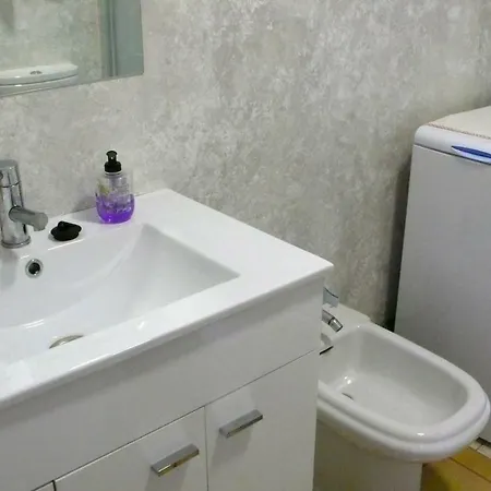Apartment Cozy Near To Beach, 5 Pax, Calella